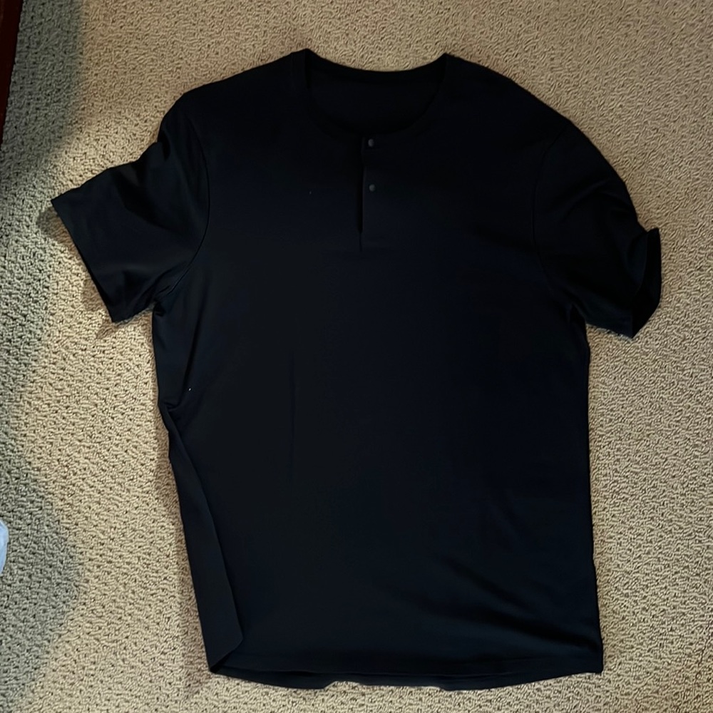 Lululemon shirtsleeve Henley